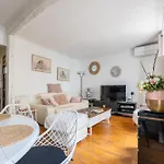 Heart Of Montmartre Air Conditioned Apartment